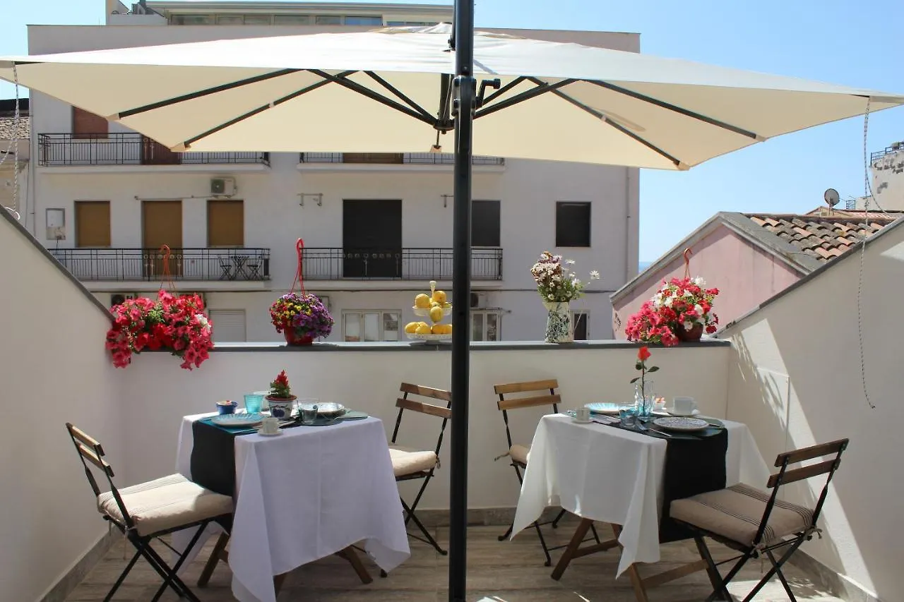 Alojamento de Acomodação e Pequeno-almoço Invito Al Viaggio Acomodação com café da manhã Giardini Naxos