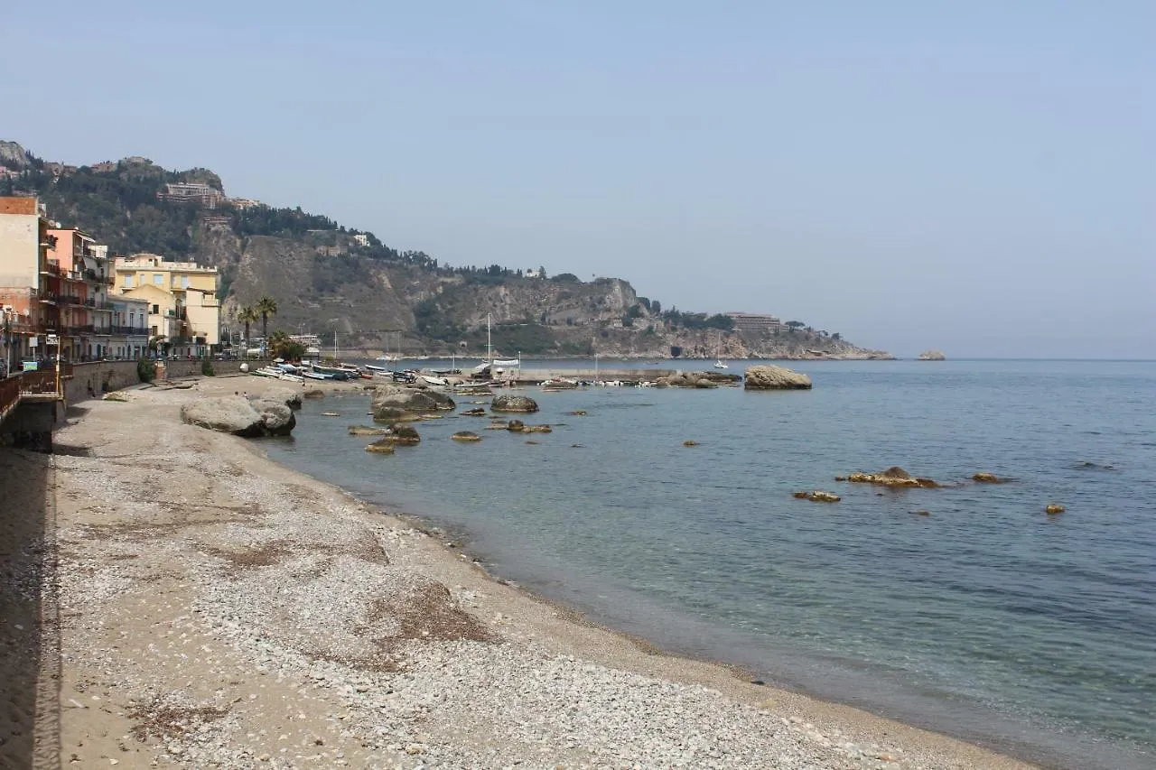 Bed and Breakfast Invito Al Viaggio Giardini-Naxos 0*,