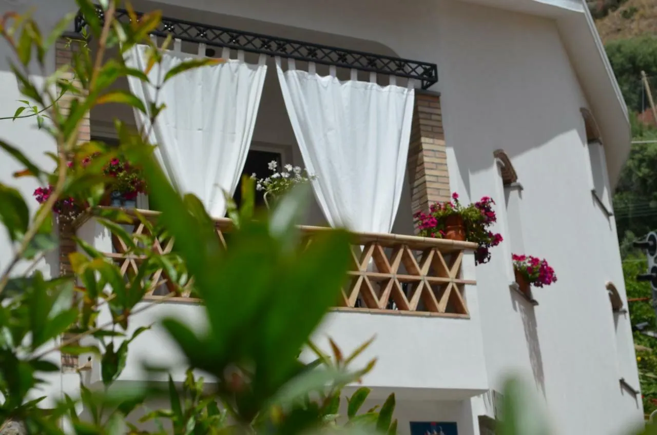 Bed and Breakfast Invito Al Viaggio Giardini-Naxos